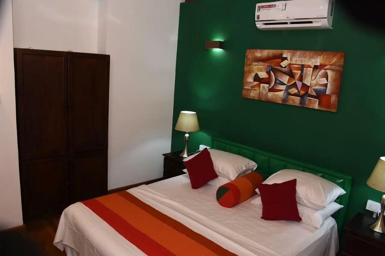 Colombo Tree House Hotel Nugegoda 3*,