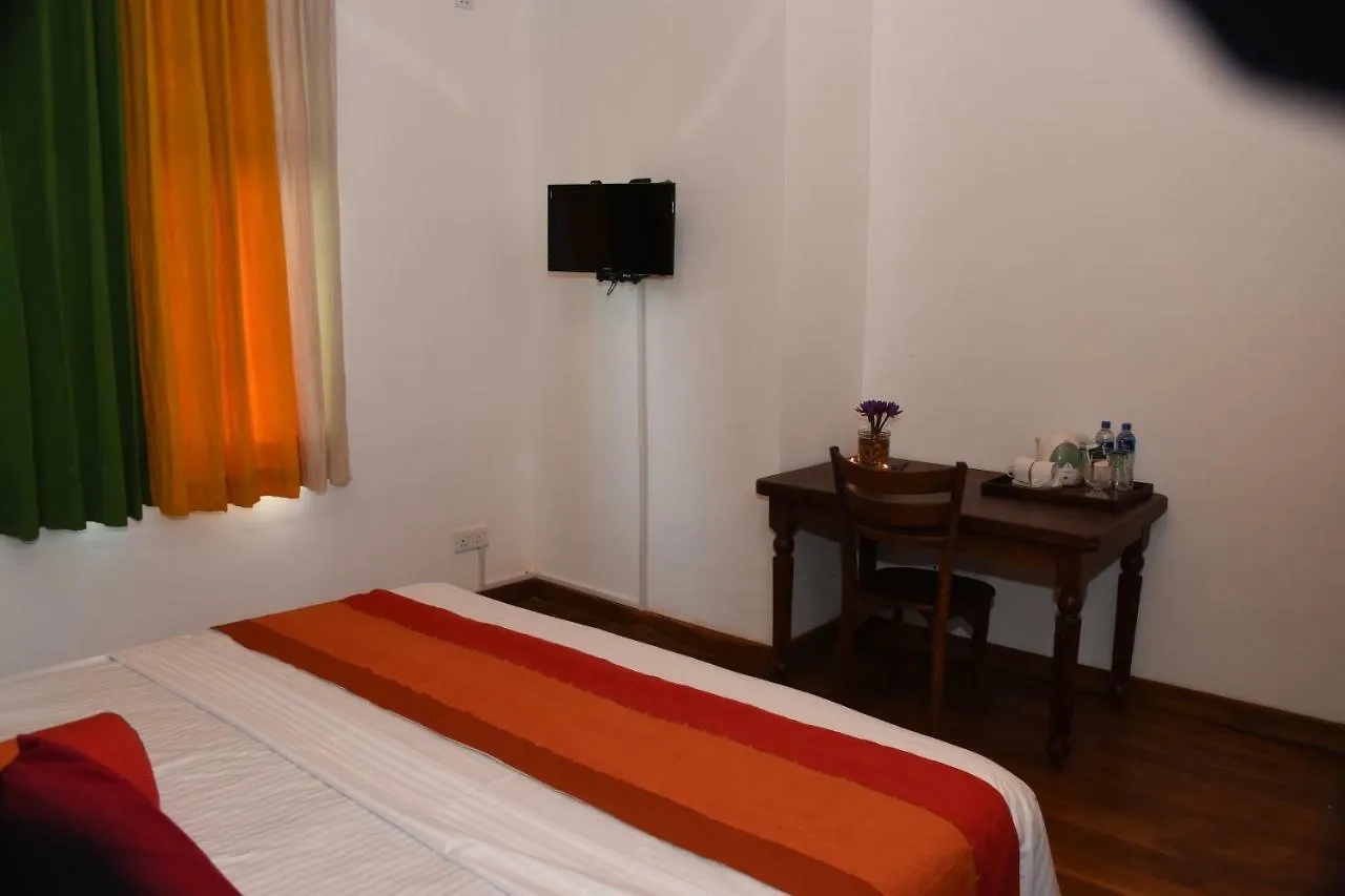 Colombo Tree House Hotel Nugegoda 3*,  Sri Lanka